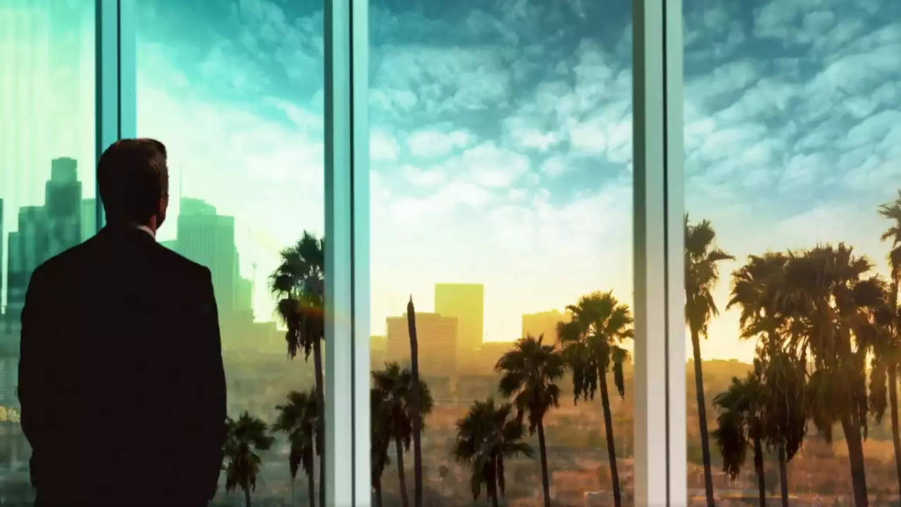 Suits LA Teaser: Stephen Amell Starrer Debuts First Look With Palm Trees And Sunny Skies, Will Premiere On THIS Date