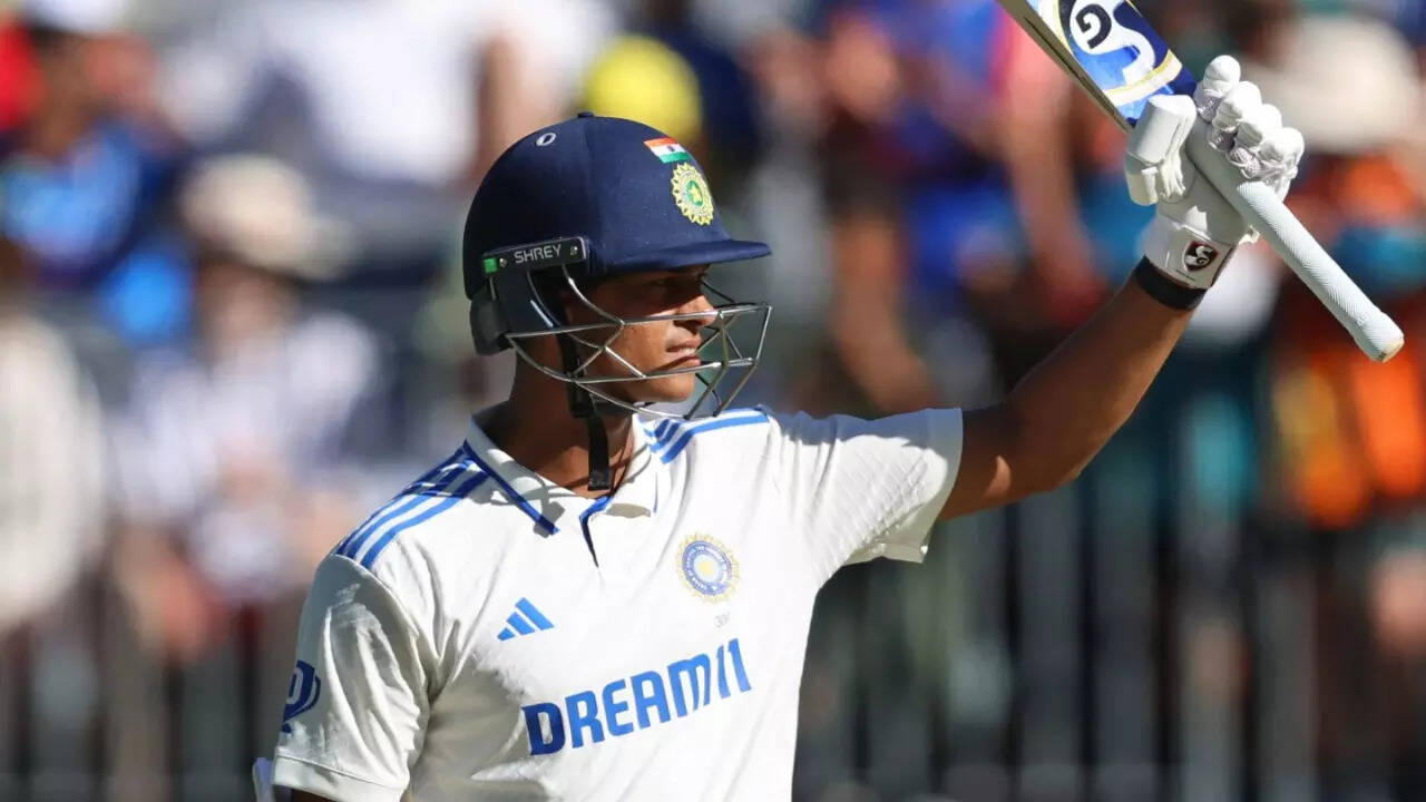 5-batters-with-most-sixes-in-a-calendar-year-in-test-matches