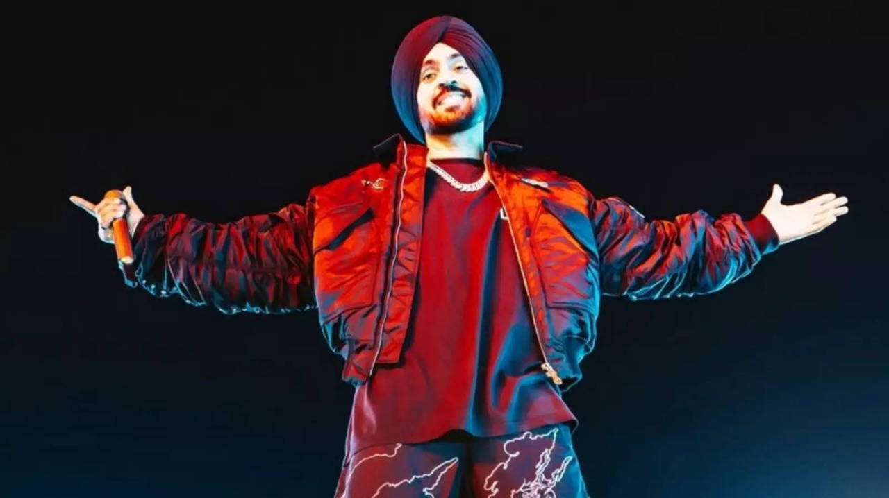 Dil-Luminati Tour: Diljit Dosanjh Wins Hearts As He Makes A Fan's Dream Proposal Come True At Pune Concert. WATCH