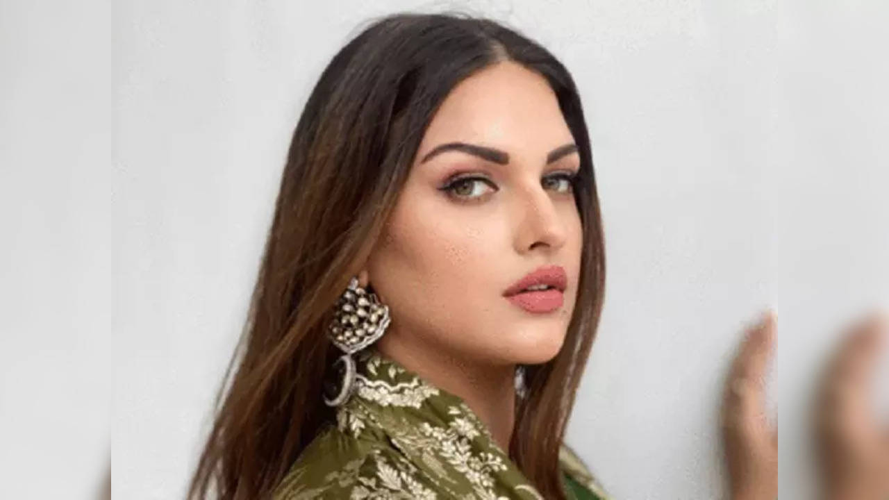 Himanshi Khurana’s Father Kuldeep Khurana ARRESTED For Abusing Government Official