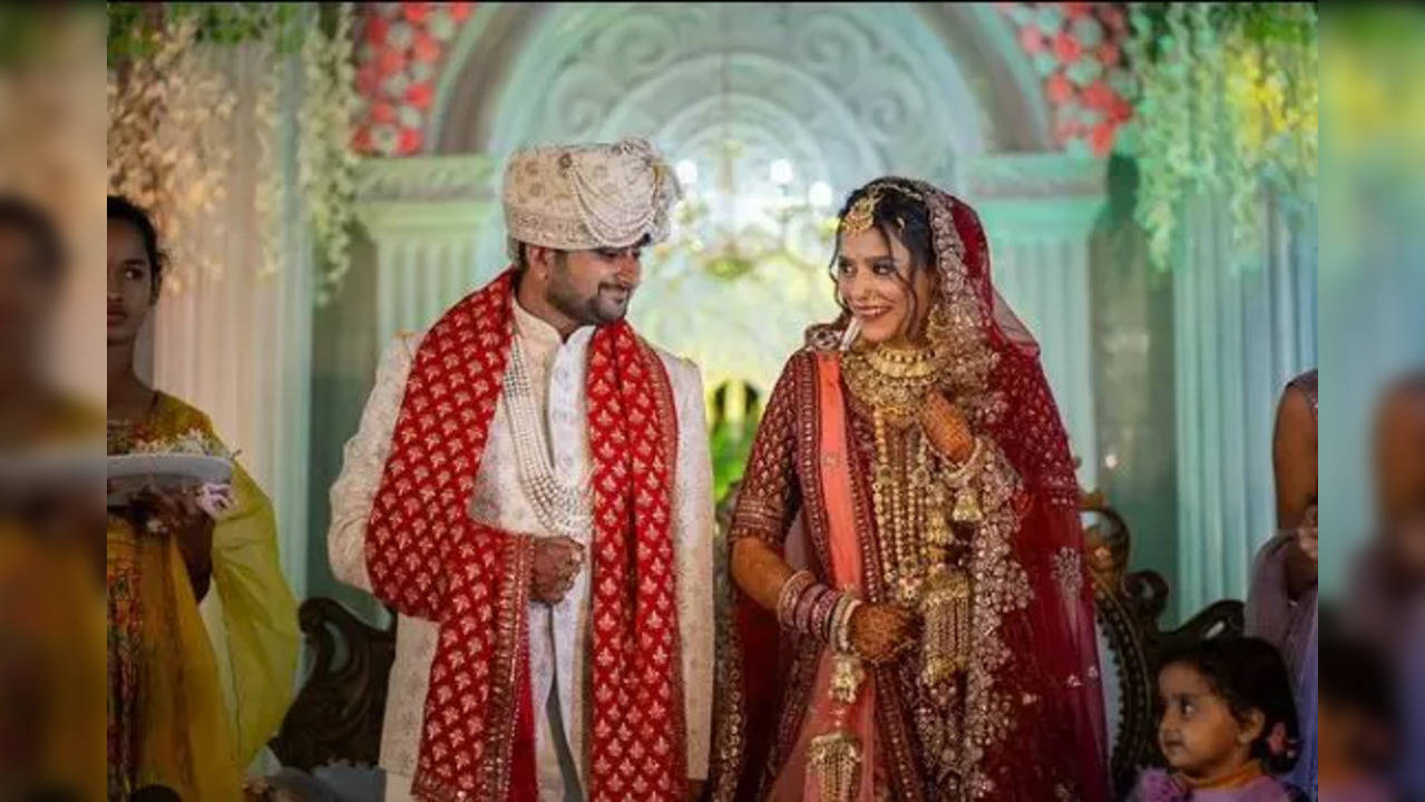 Bigg Boss 12 Fame Deepak Thakur Gets Married To Social Worker Neha - See Wedding Pics