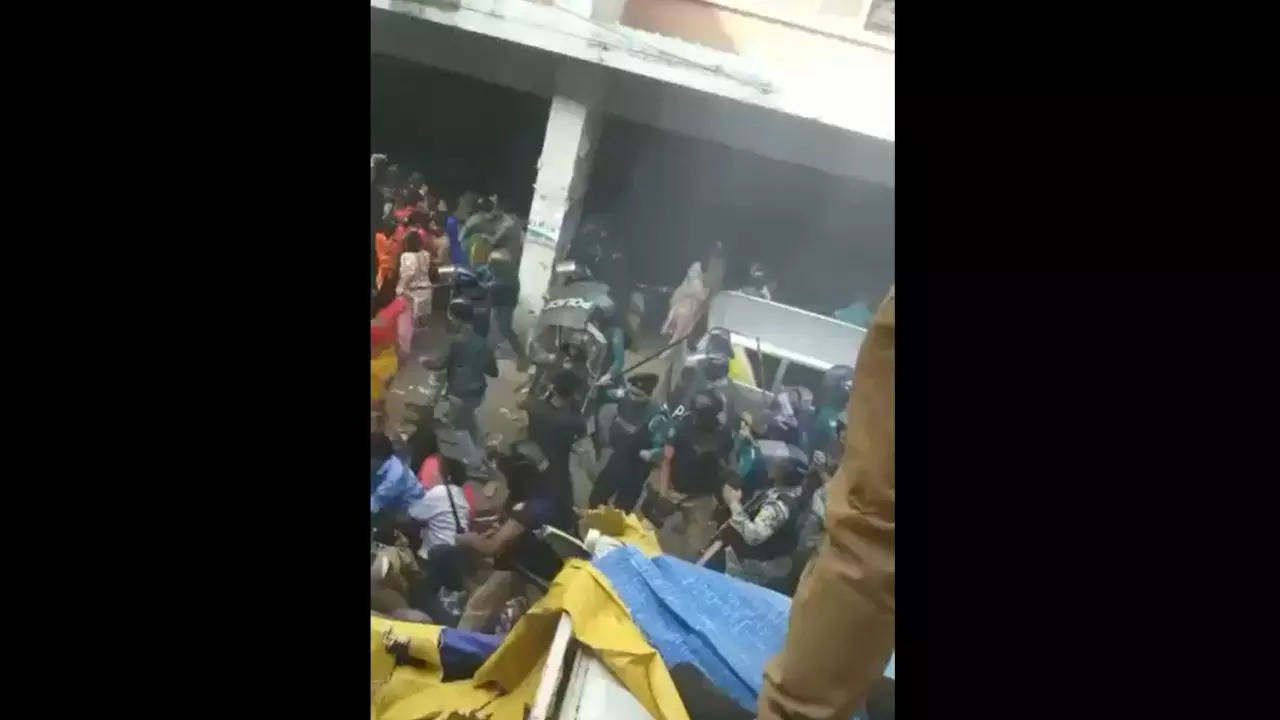 Hindu protesters in Dhaka