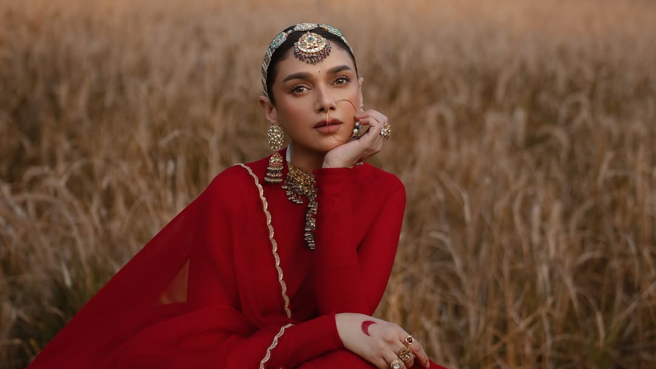 Red Lehenga Choli To Kundan Matha Patti, Decoding Bespoke Bridal Details From Aditi Rao Hydari's Rajasthan Wedding