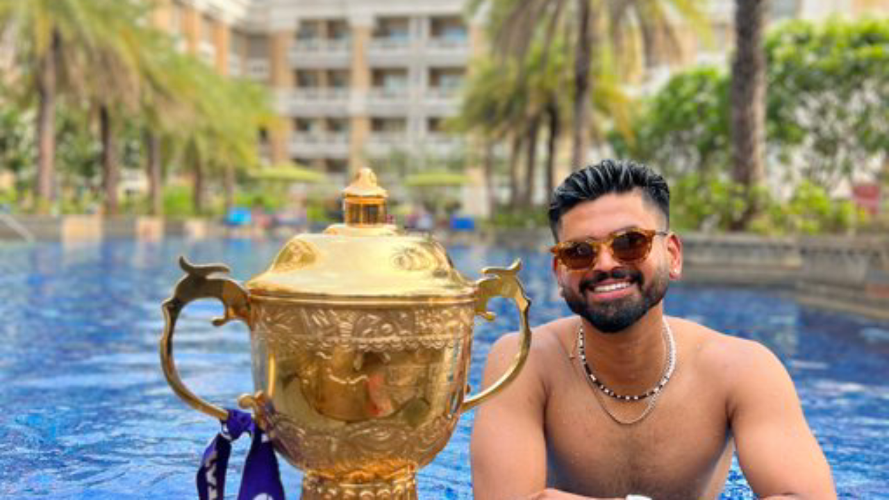 Shreyas Iyer IPL trophy Twitter 3