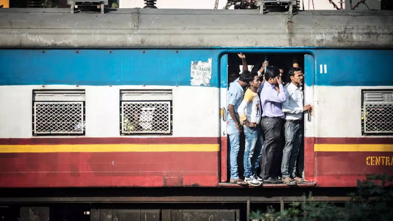 Did You Think Indian Railways Washes Blankets After Every Trip? Think Again! Credit: Canva