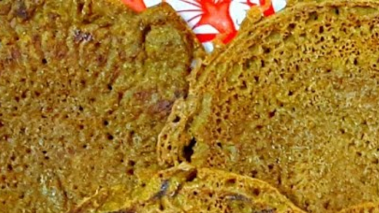 gujarati style bajra pudla with chutney for a quick 15- minute breakfast