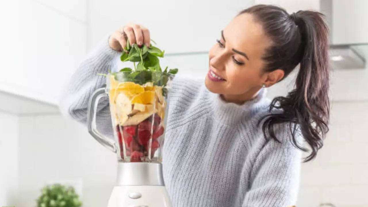 Detox Your Body In Minutes: 5 Hacks To Start Your Day Right!