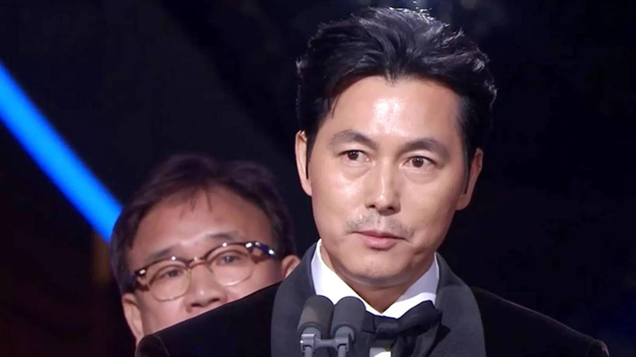 Jung Woo Sung BREAKS Silence On Cheating Scandal At Blue Dragon Film Awards 2024, Accepts 'Criticism' In Apology Speech