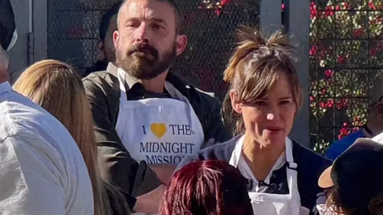 Amid Divorce With Jennifer Lopez, Ben Affleck Shares Warm Moment With Ex-Wife Jennifer Garner On Thanksgiving