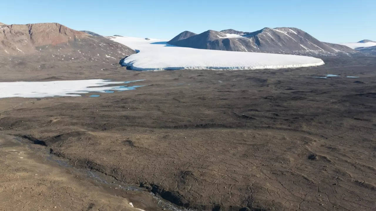 The McMurdo Dry Valleys of Antarctica are among the world's driest places. | Oceanwide Expeditions