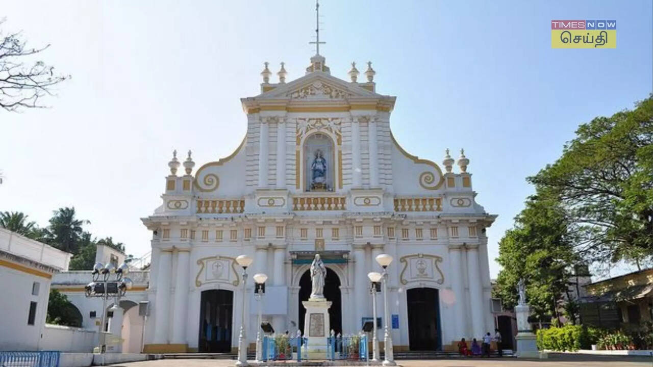  புதுச்சேரி தேவாலயம் : கிறிஸ்துமஸ் பண்டிகைக்கு புதுச்சேரிக்கு போனால் இந்த தேவாலயங்களுக்கு மறக்காமல் விசிட் அடியுங்கள்! 