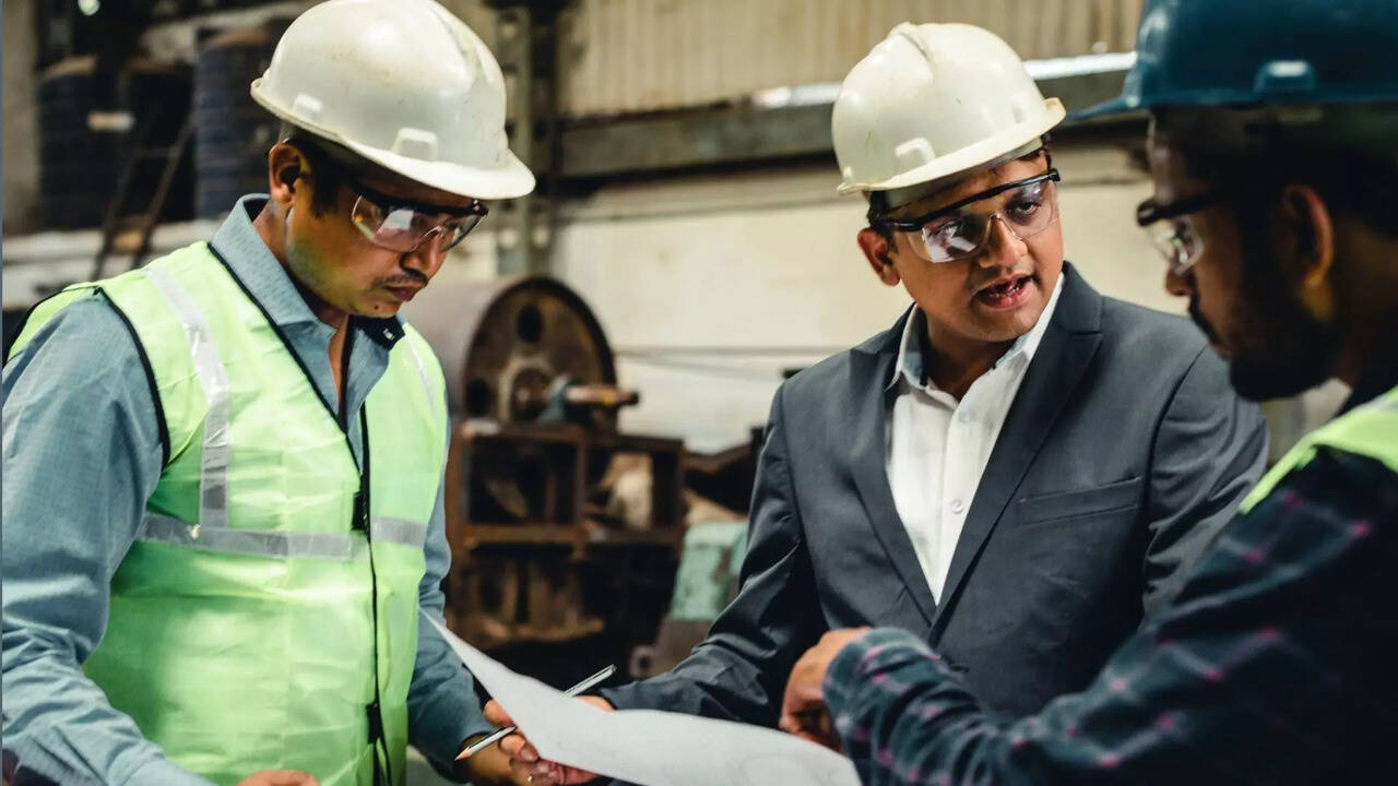  ரூ.1.20 லட்சம் வரை சம்பளம்.. இன்ஜினியரிங் படித்தவர்களுக்கு  மின்சாரத்துறையில் வேலை! 