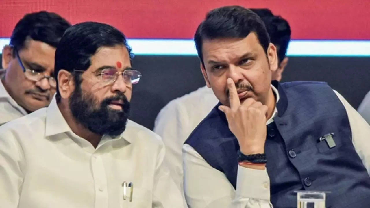 Breaking News Live Updates Devendra Fadnavis Meets Eknath Shinde At CM Residence