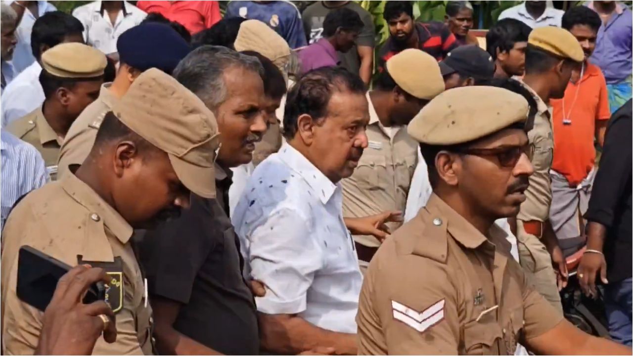 Locals Of Villupuram Throw Mud On Tamil Nadu Minister During Cyclone Fengal-Hit Areas