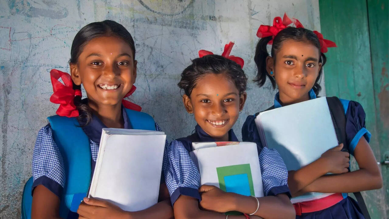  பெண் குழந்தைகளுக்கு ரூ.50,000 உதவித்தொகை.. தமிழக அரசின் இந்த திட்டம் பற்றி தெரியுமா? 