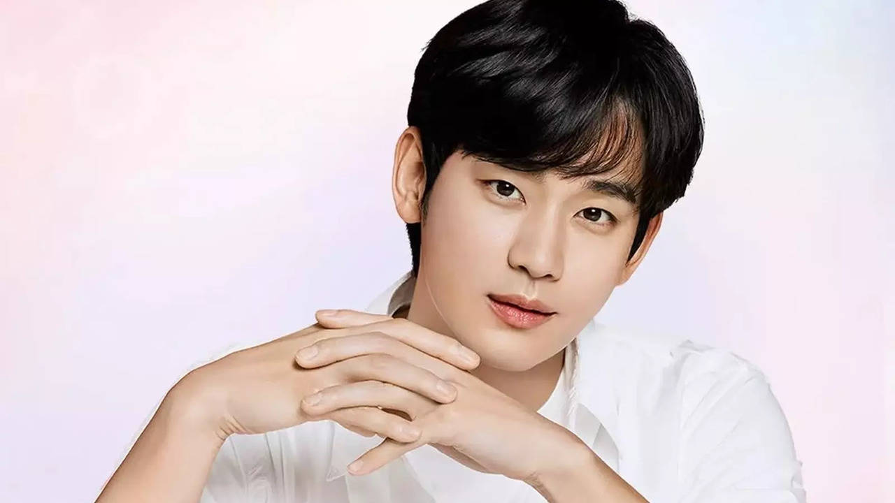 Kim Soo-Hyun To Release SPECIAL Season's Greetings. Here's Why Fans Are Surprised