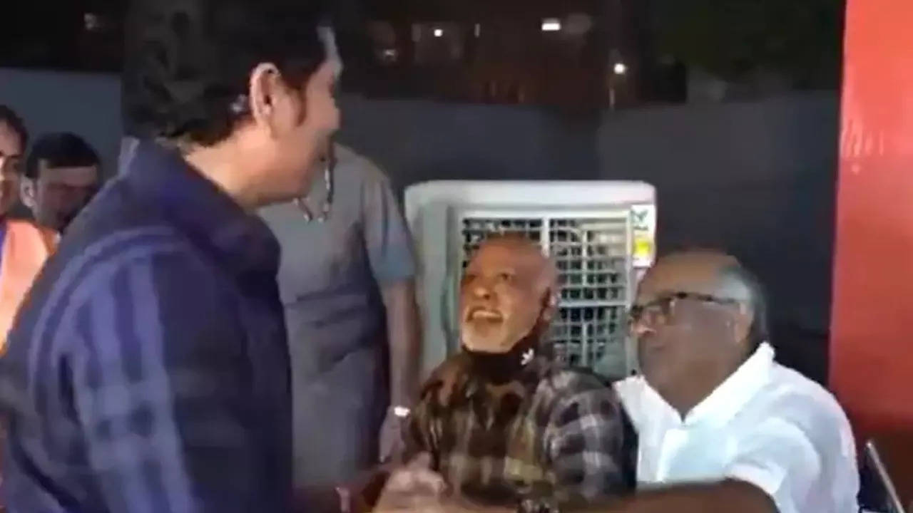 Vinod Kambli Pays Tribute to Ramakant Achrekar With Evergreen Hindi Song, Sachin Tendulkar's Rection Is Viral