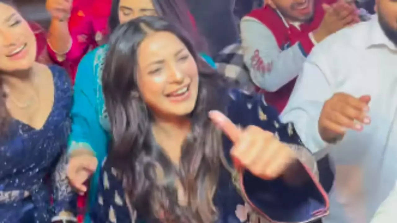 Shehnaaz Gill Dances To Peppy Tracks With Family Members, Netizens Shower Love On Her