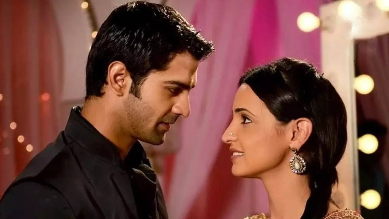 Barun Sobi-Sanaya Irani’s Iss Pyaar Ko Kya Naam Doon Returns To TV!