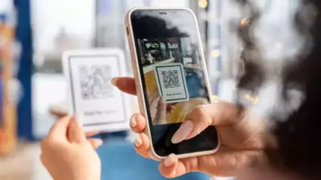 QR कोड स्कॅन करताय? मग थांबा... स्कॅनिंग करताच बँक खाते होईल रिकामे ...