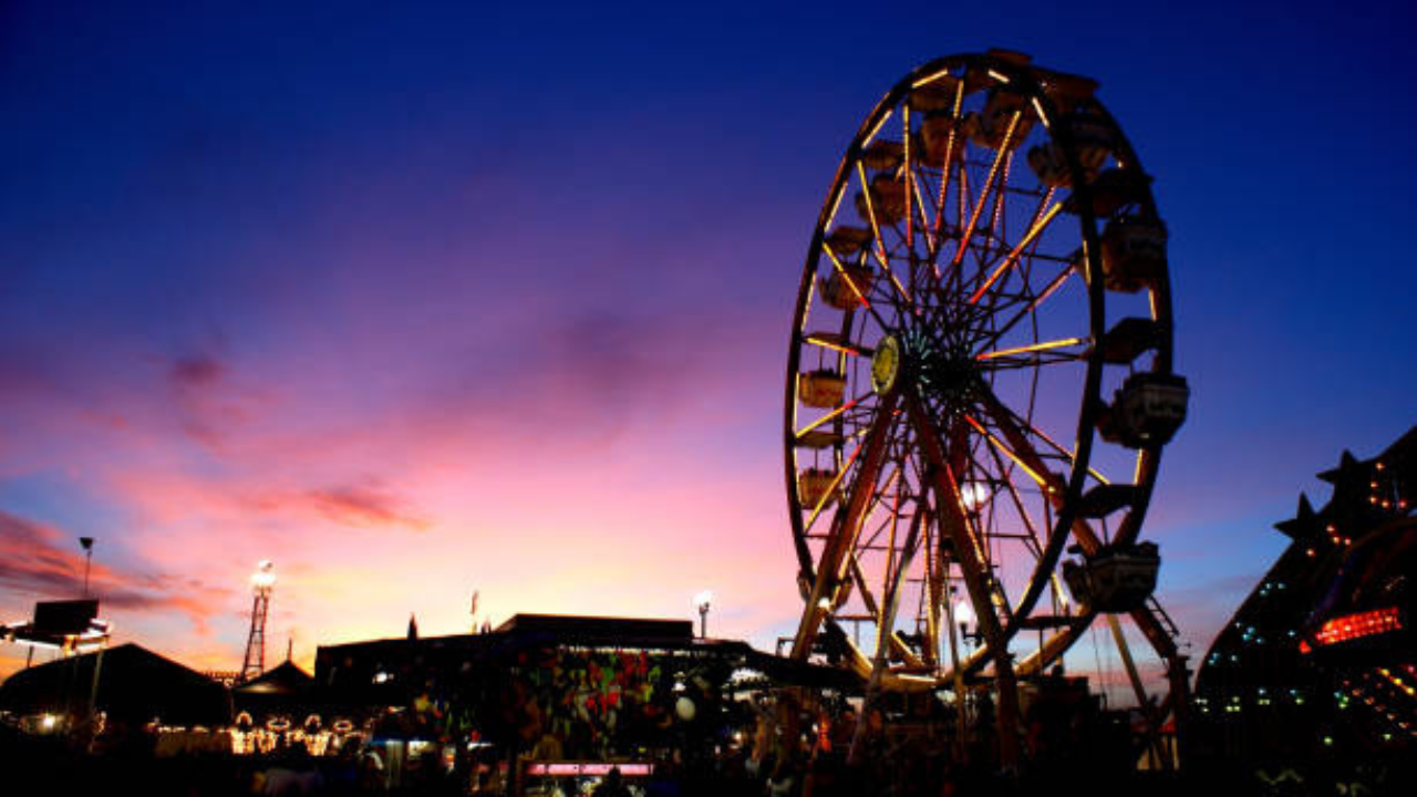 Girl rescued from Ferris wheel safely