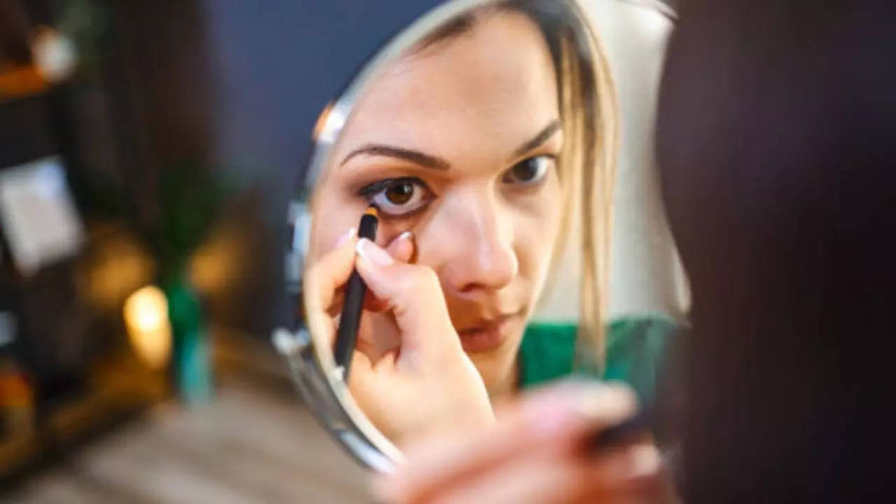 Is Your Kajal Hurting Your Eyes? Experts Share Risks You Can't Ignore