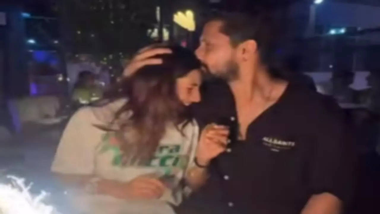 Ravi Dubey Gives Tight Hug To Wife Sargun Mehta While Celebrating 11th Wedding Anniversary - Watch