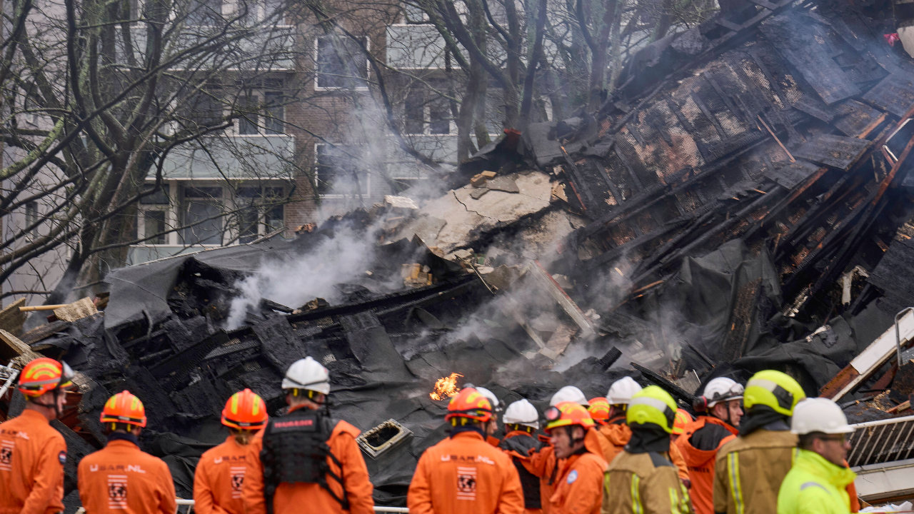 Building Collapse In Hague After Massive Explosion, 1 Dead