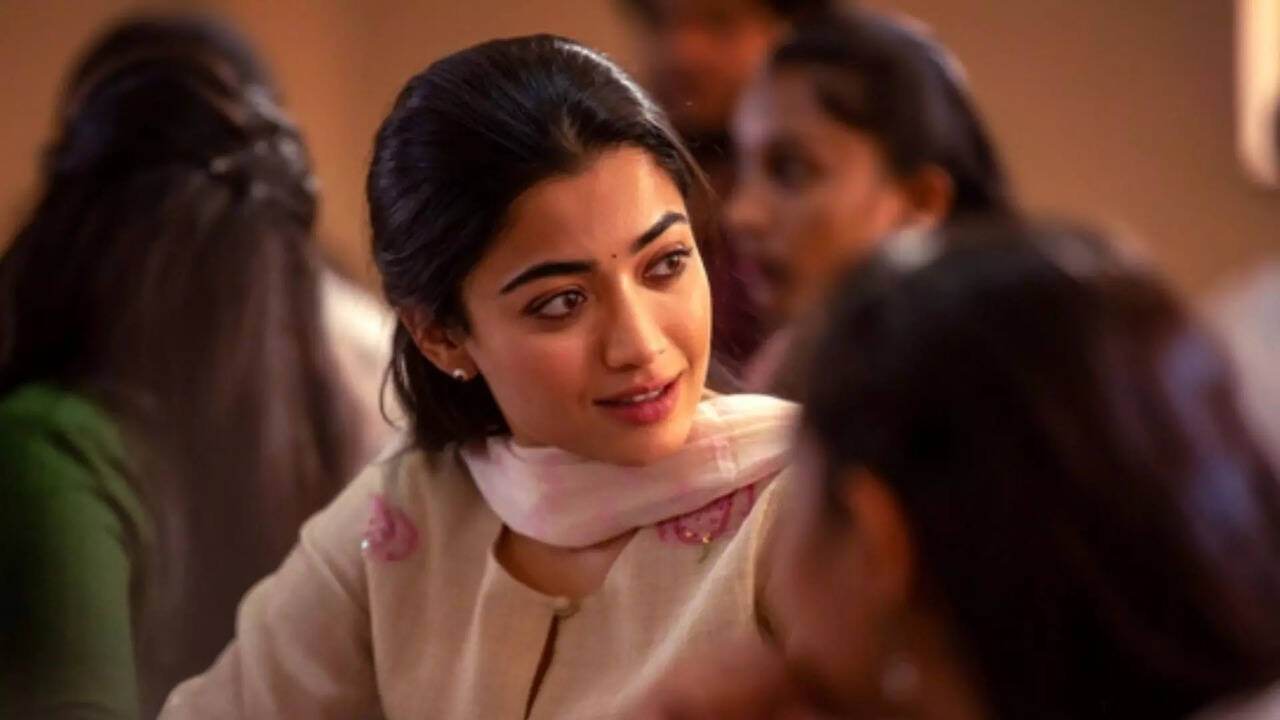  ராஷ்மிகாவா இது!  மொத்த விமர்சனத்தையும் மாற்றிய தி கேர்ள் ஃப்ரெண்ட் படத்தின் டீசர்! 