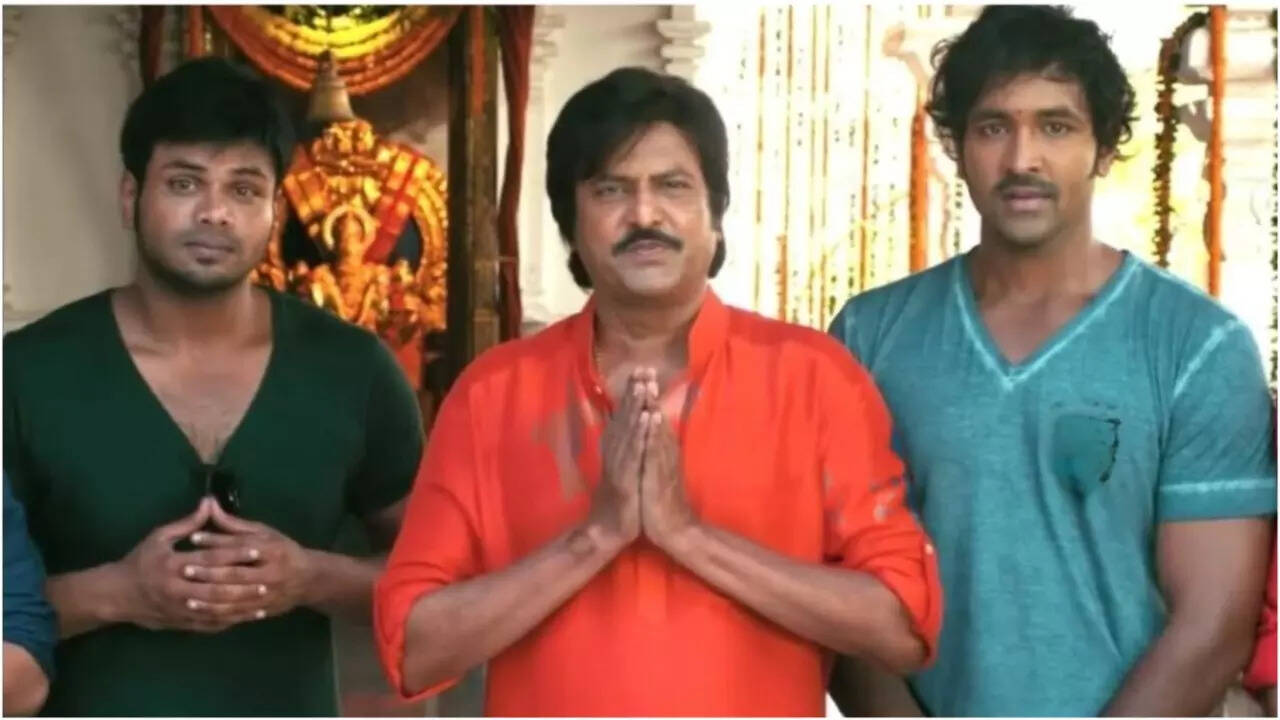 మంచు మనోజ్, మంచు విష్ణుకి సొంత తమ్ముడు కాదా? మోహన్ బాబు ఫ్యామిలీ గురించి ఈ విషయం తెలుసా.. | Times Now Telugu