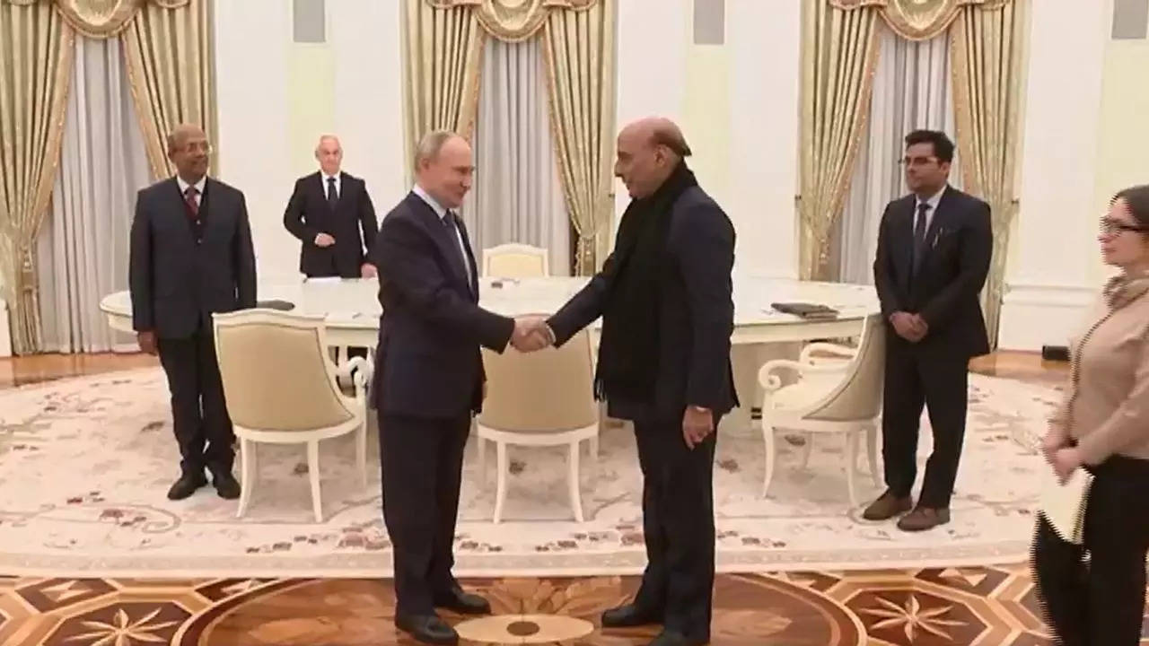 Vladimir Putin meets with Rajnath Singh