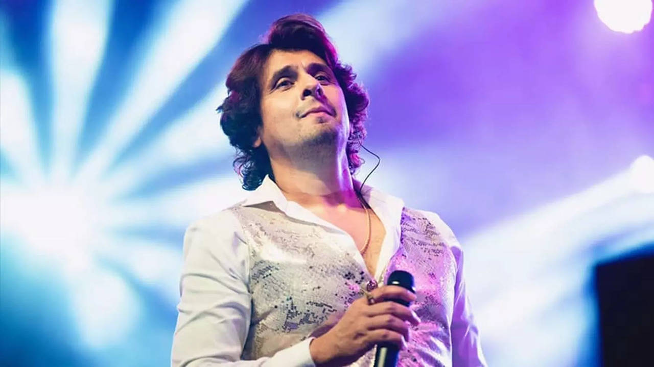 Sonu Nigam SLAMS Politicians For Leaving Shows Midway, Asks Them To Respect 'Artistes And Maa Sarasvati'