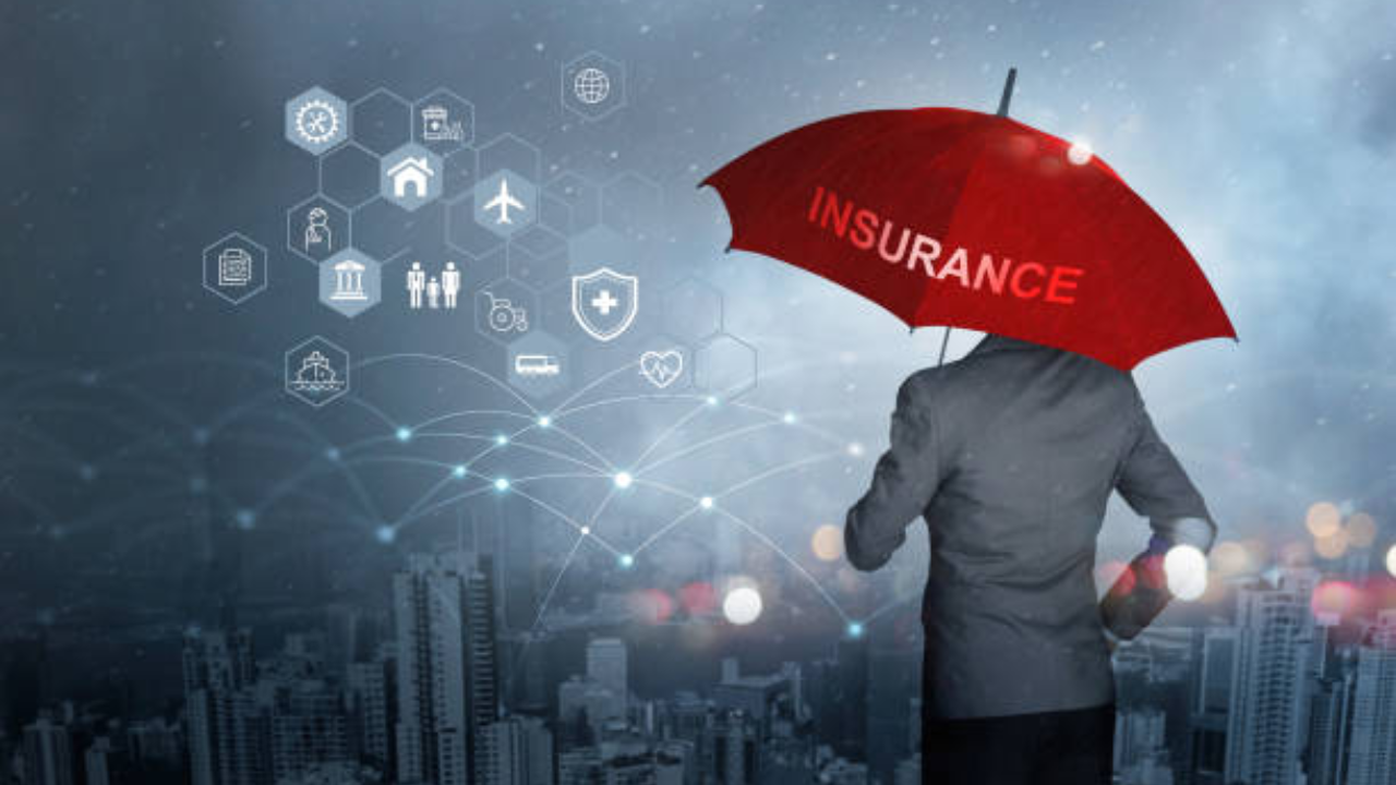 Private Insurers Drive 16% Growth in Life Insurance Premiums as LIC Revenue Drops 27% in November