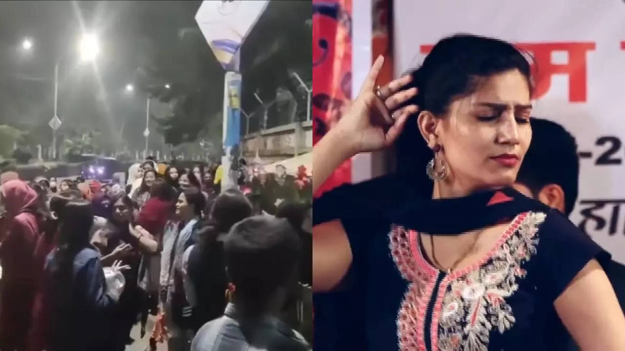 Dhaka University students dance to protest inaction over noise pollution. | Hazrat M. Hasan