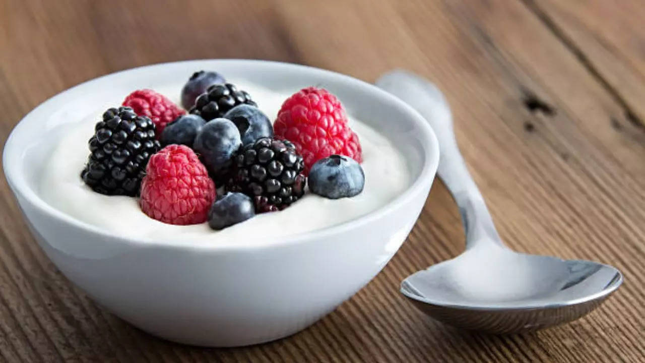 Do NOT Eat Fruit With Yogurt For Breakfast As It Severely Harms Your Gut Health