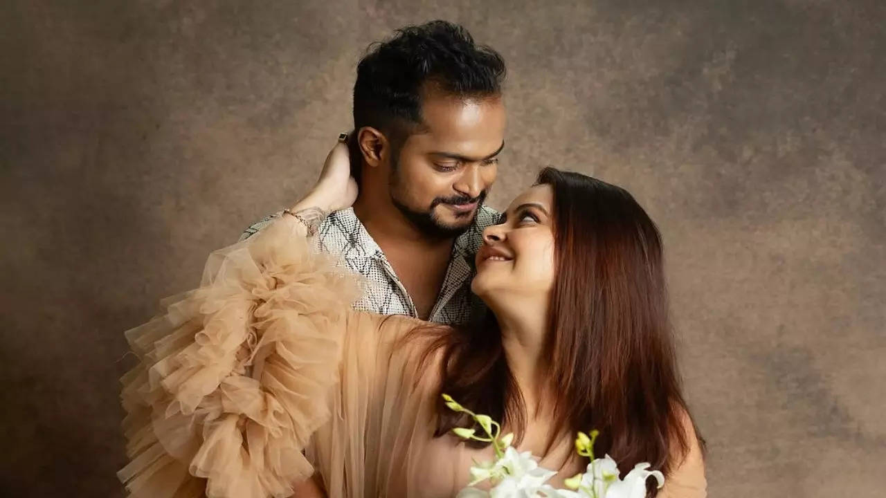 Devoleena Bhattacharjee Drops Unseen Pics With Hubby Shanawaz Shaikh On Wedding Anniversary