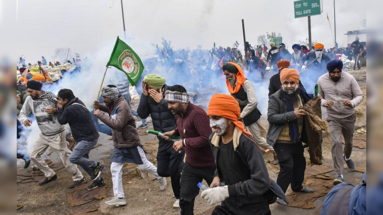 Tear gas fired at farmers marching towards Delhi