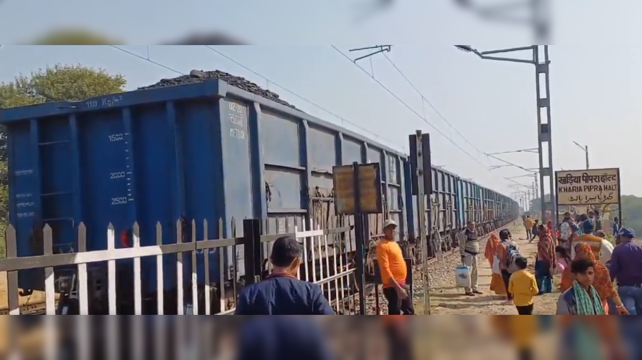 Goods Train Splits Into Two In Bihar