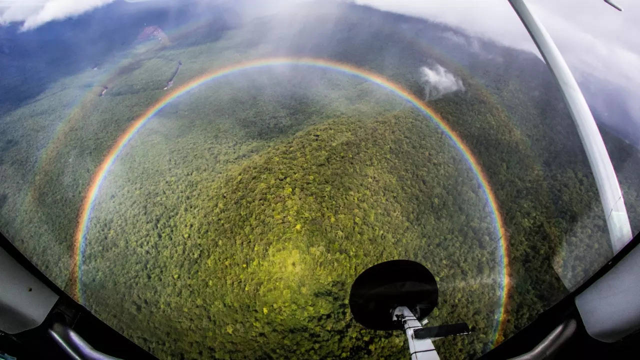 ​Rainbows extend beyond the observable horizon. A full-circle rainbow can be seen from a height where water droplets in its lower half are not blocked by the Earth's curvature, such as from a aircraft plane mid-flight. | Image courtesy: Met Office​