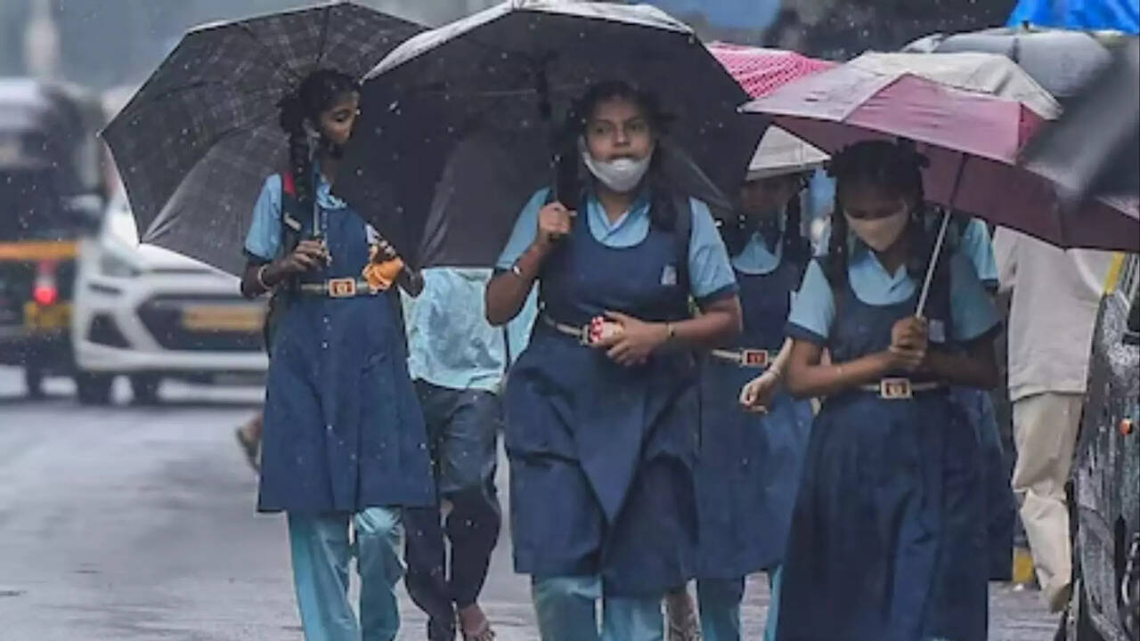  சென்னையில் நாளை மழை இருக்குமா..? பள்ளிகளுக்கு விடுமுறை வாய்ப்பிருக்கா..? 