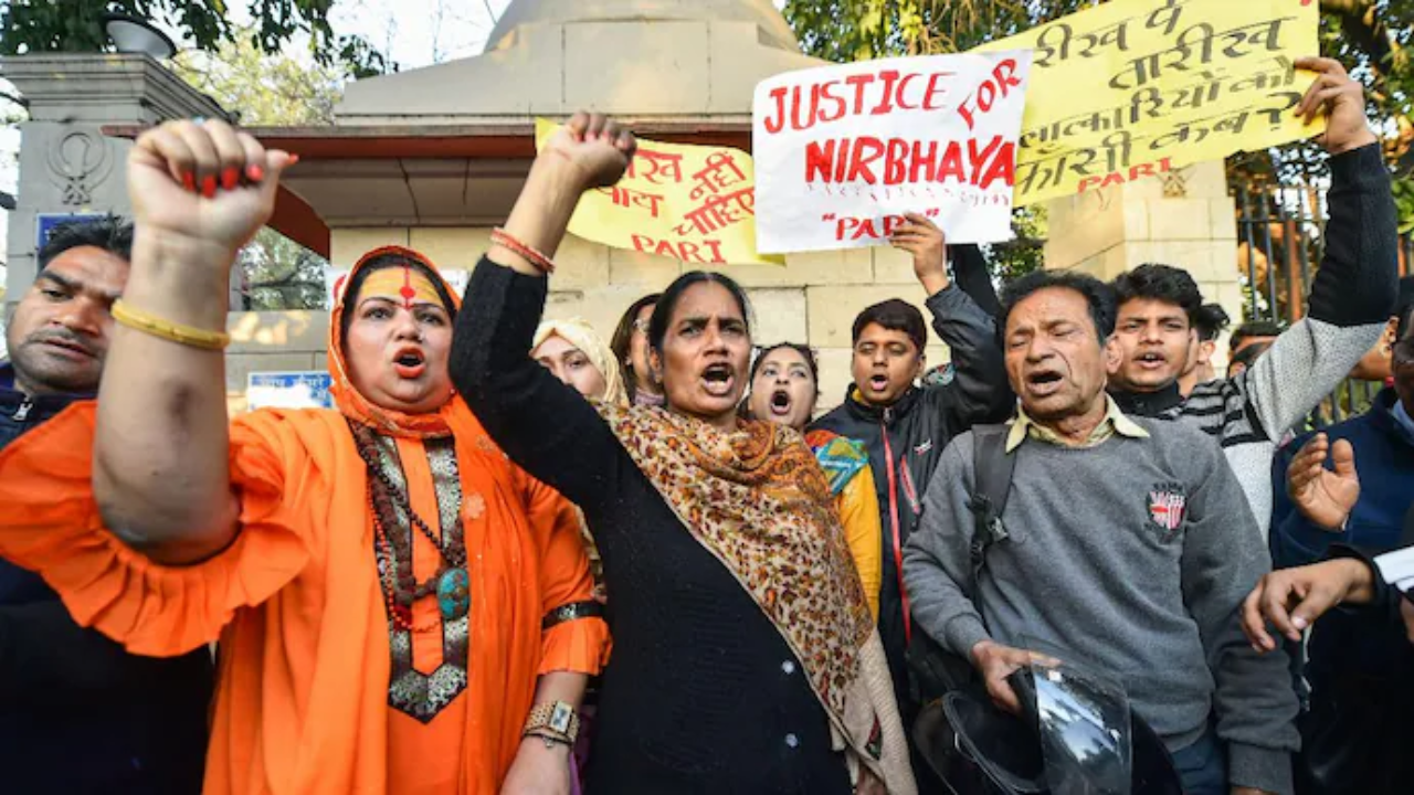 A group of protesters are holding placards and raising slogans demanding justice for Nirbhaya.