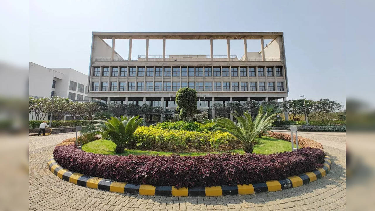 IIM Raipur Launches Free Advanced Programs for Aspiring Entrepreneurs and MSMEs