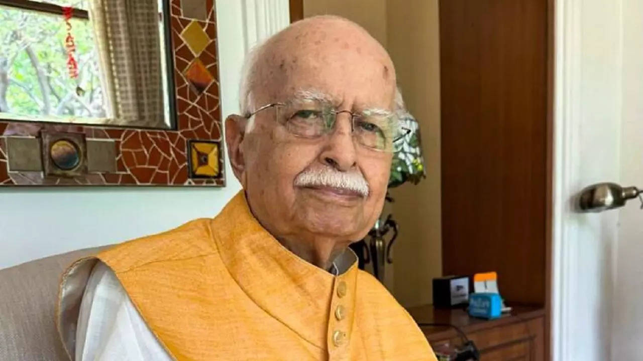 LK Advani health