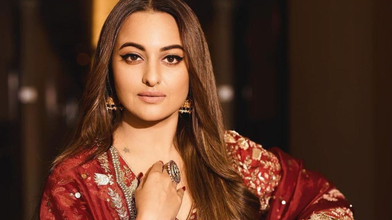 Sonakshi Sinha RECALLS Being Called 'Old' By Actor Elder To Her. Reddit's Guess - Ranbir Kapoor