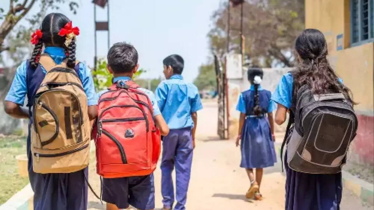  பள்ளிகளுக்கு 9 நாள்கள் லீவு.. மாணவர்களுக்கு சூப்பர் நியூஸ்..  அரையாண்டு விடுமுறை அப்டேட் 