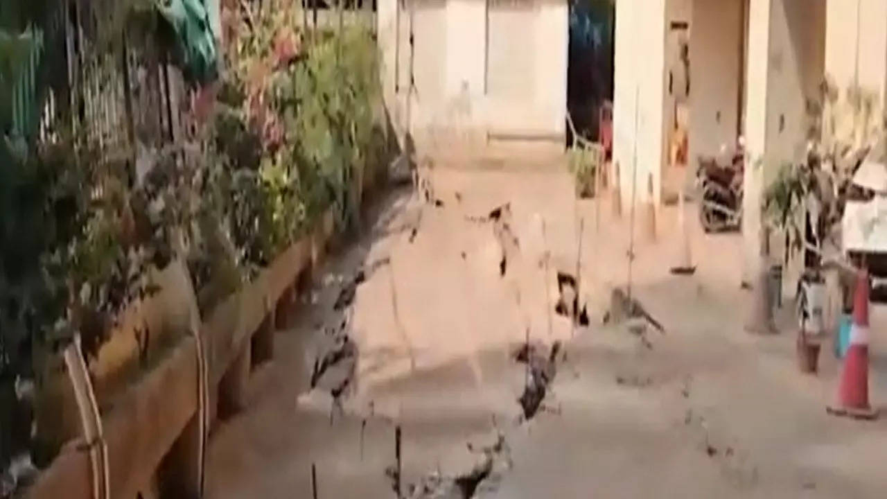 land collapsed in belapur navi mumbai