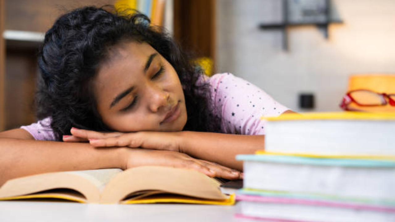 what is the science behind falling asleep while studying get it to know