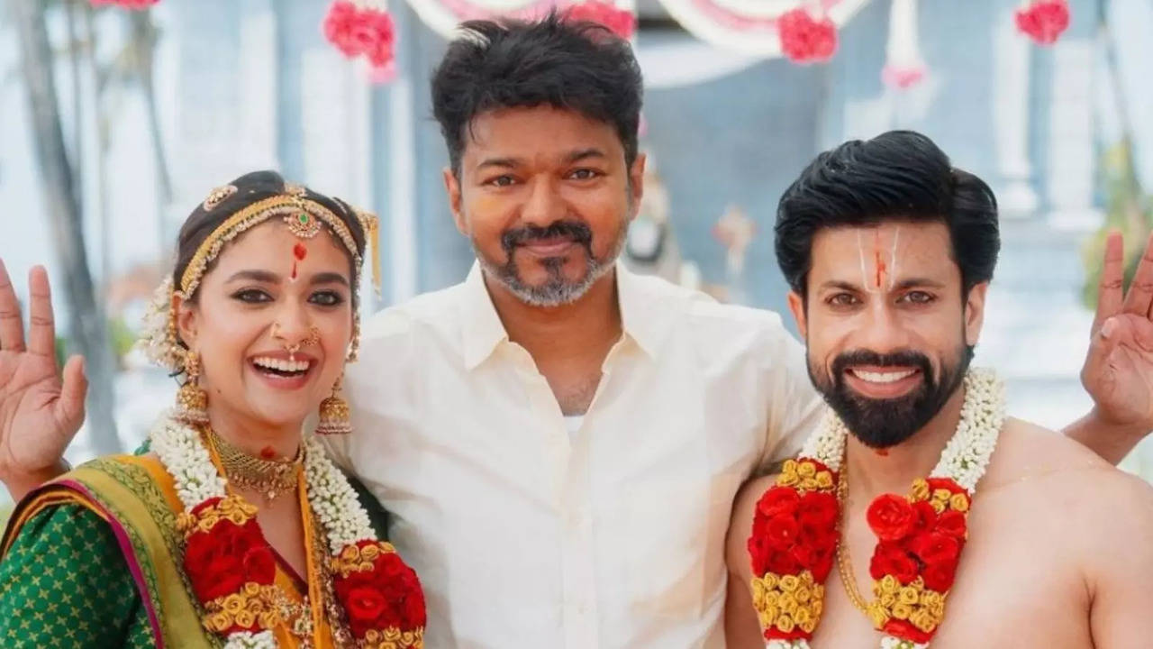 Keerthy Suresh shares picture of Vijay from her wedding