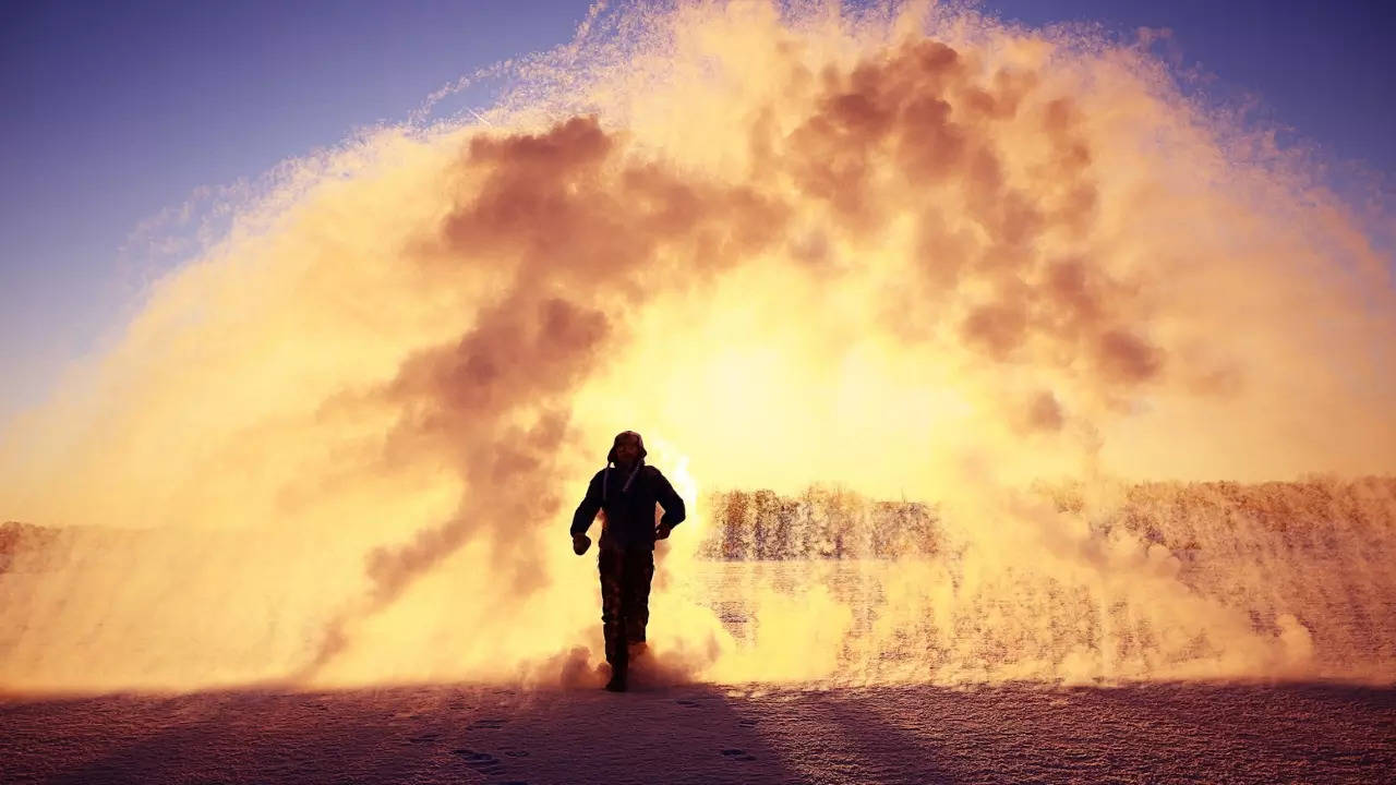 The phenomenon is called the Mpemba effect. | Image courtesy: Kichigin