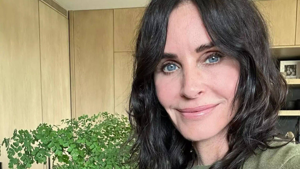 Courteney Cox Is OFFICIALLY Returning For Scream 7